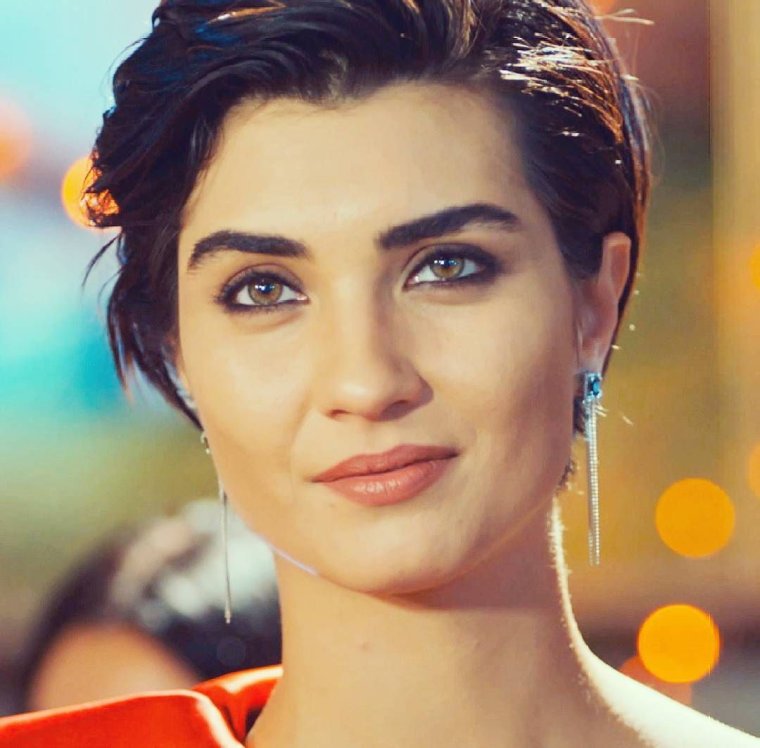 Турецкая актриса туба Буйукустун