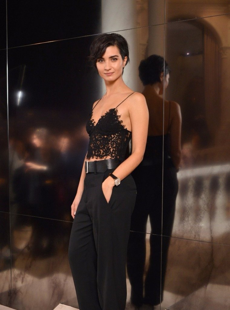 Туба Буйукустун стиль одежды