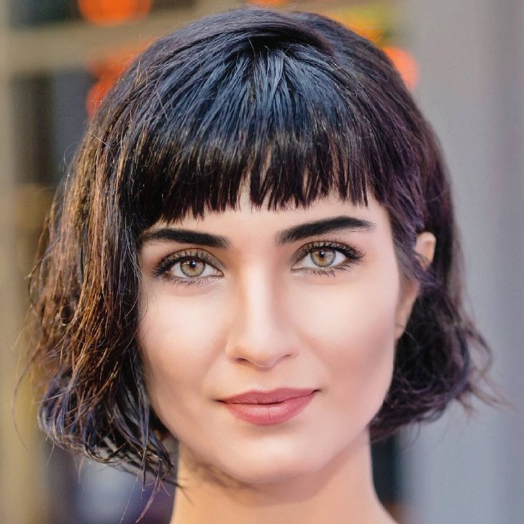 Туба Бюйюкюстюн с дочками