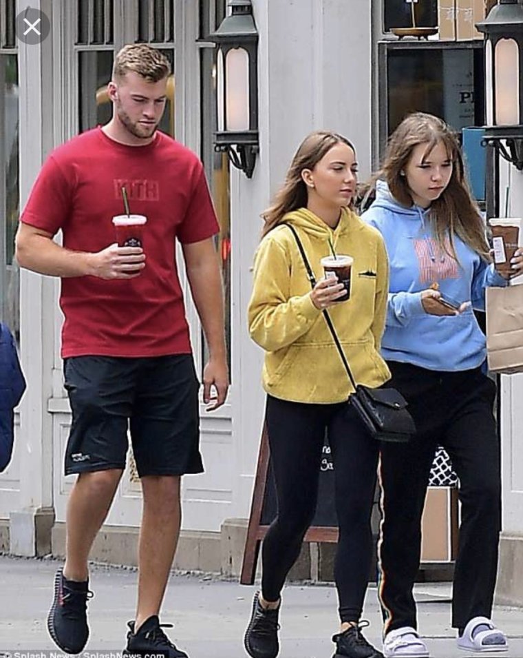 Уитни Скотт