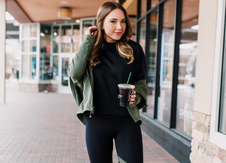 Alliestrasza в купальнике