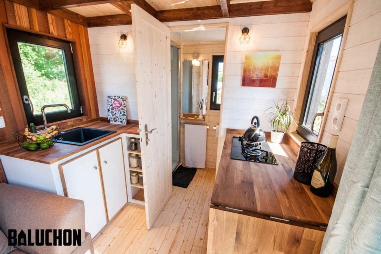 Дачный вагончик внутри