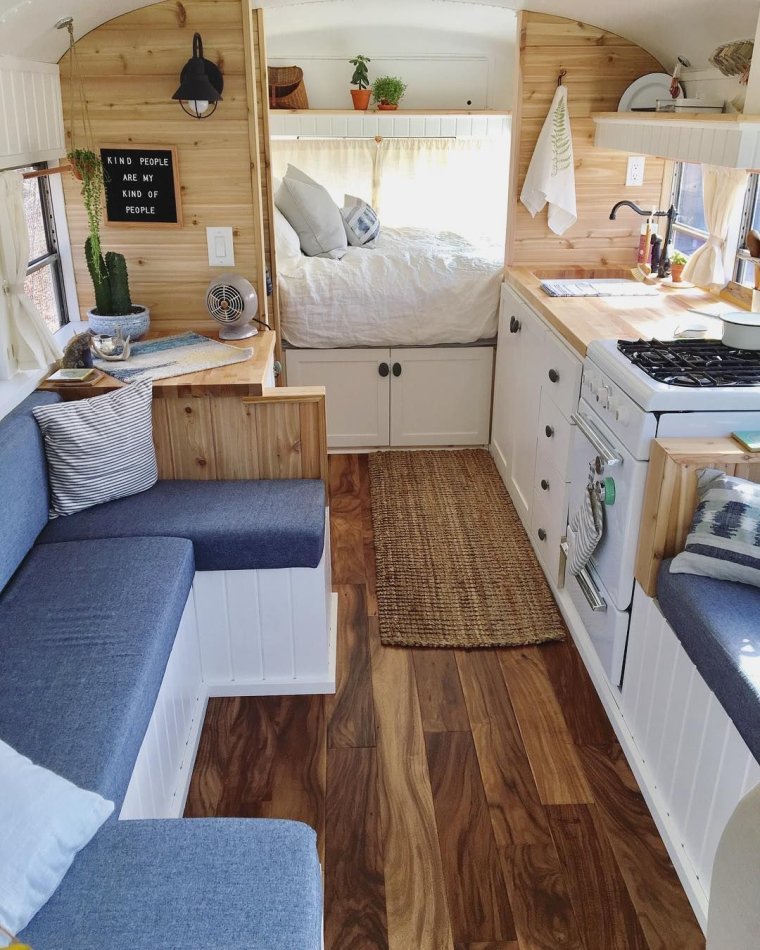 Маленький деревянный домик интерьер