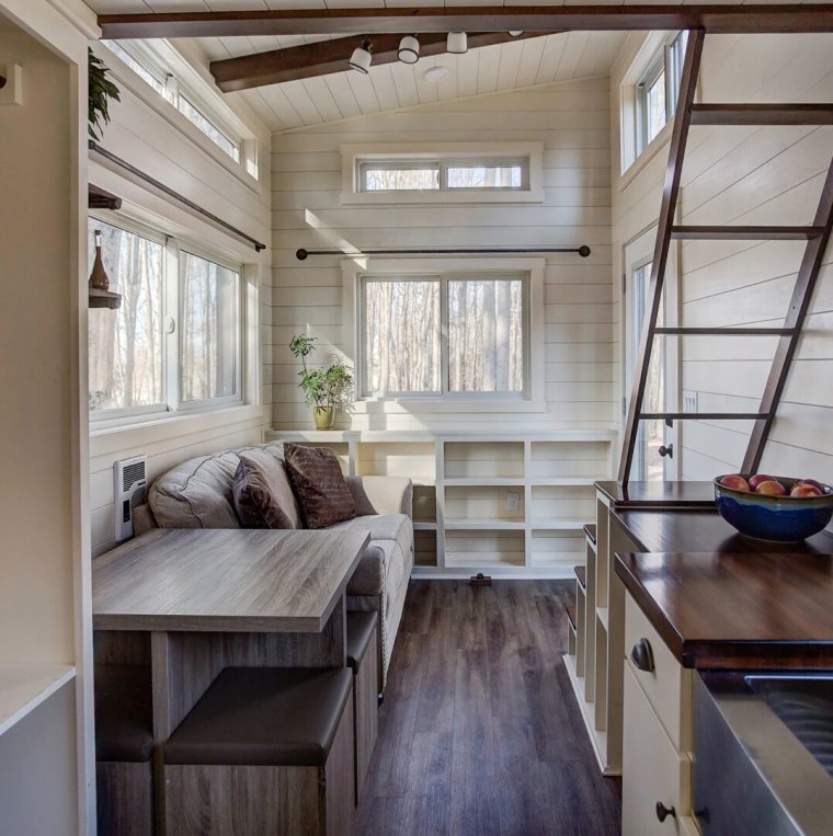 Человек в домике