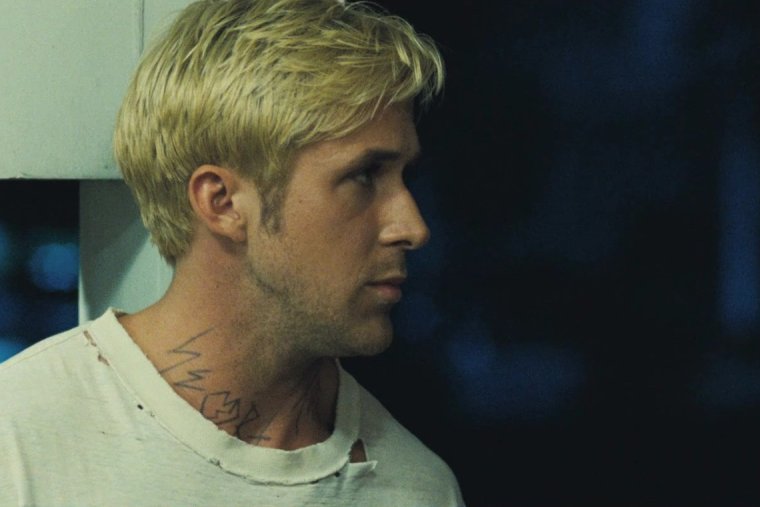 Райан Гослинг под соснами