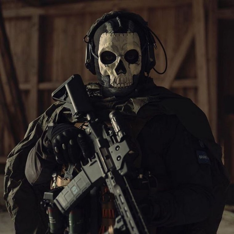 Call of Duty Modern Warfare 2 гоуст и Роуч