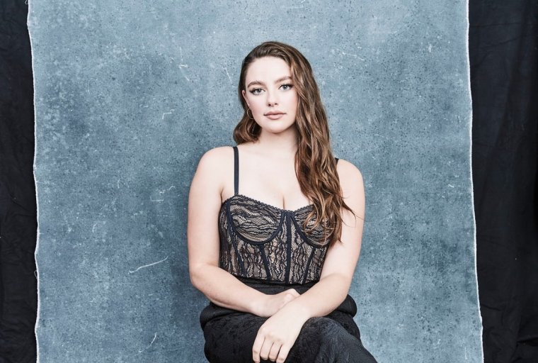 Даниэль Роуз Расселл попа