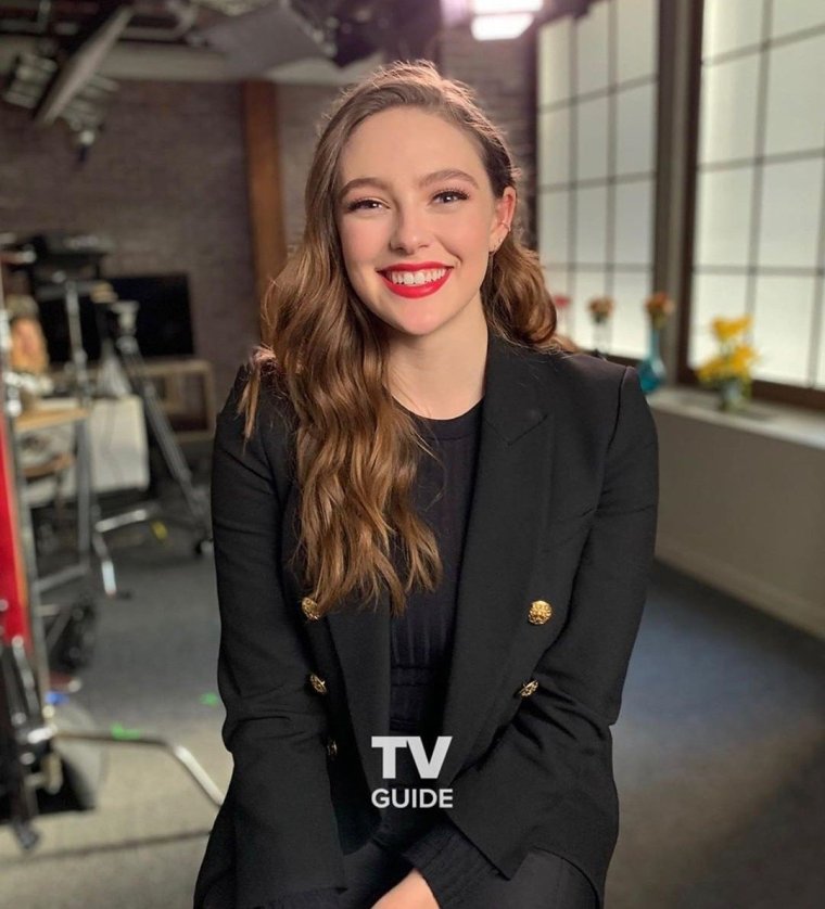 Даниэль Роуз Расселл прогулка среди могил