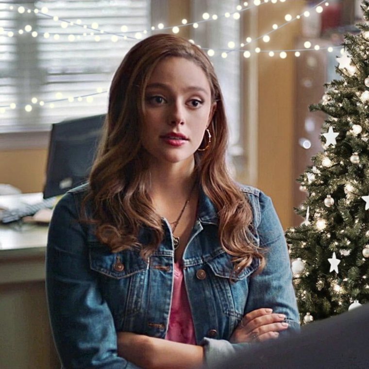 Даниэль Роуз Расселл фигура купальник