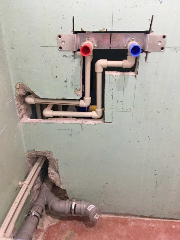 Подводка под раковину в ванной