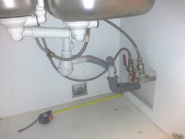 Высота установки розеток от пола на кухне в фартуке