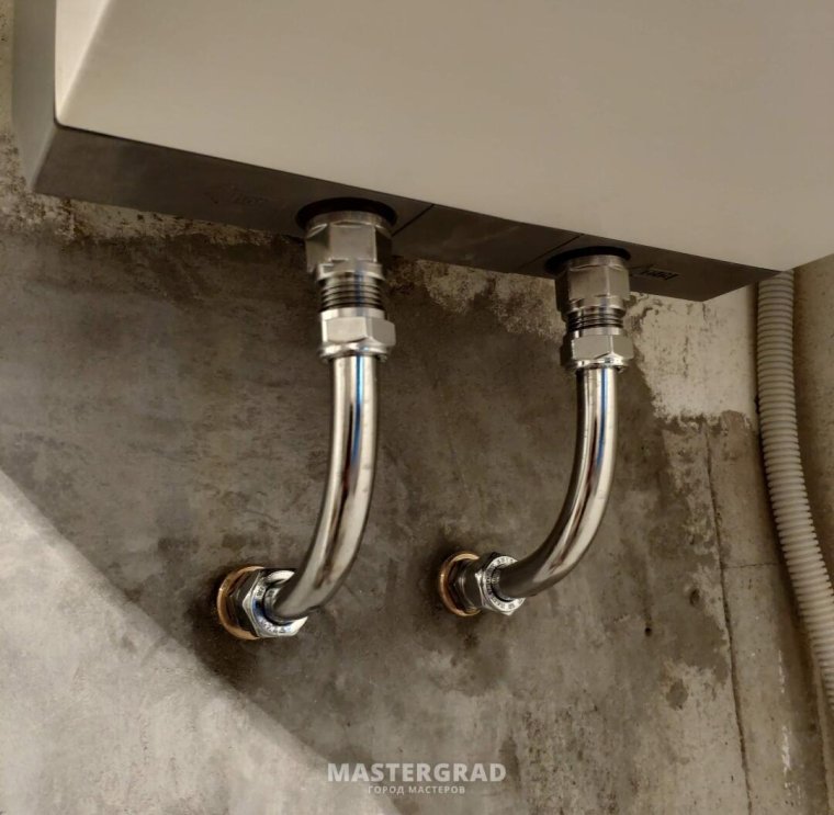 Прокладка канализационных 110 труб в стене в ванной