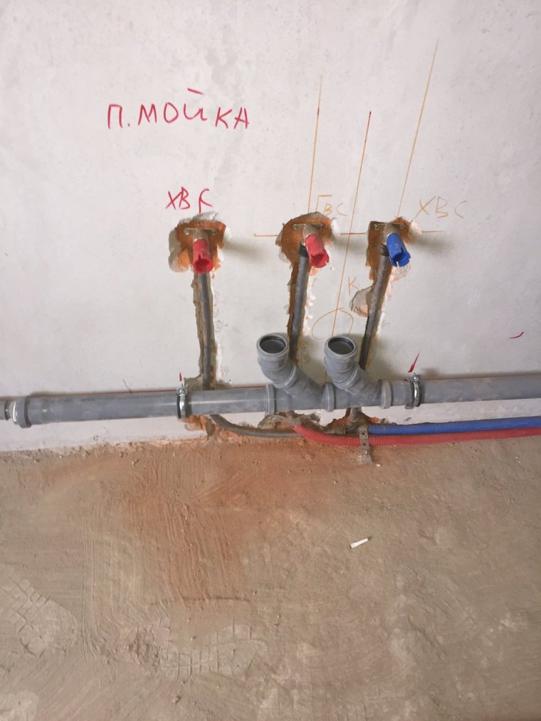 Прокладка труб в ванной комнате