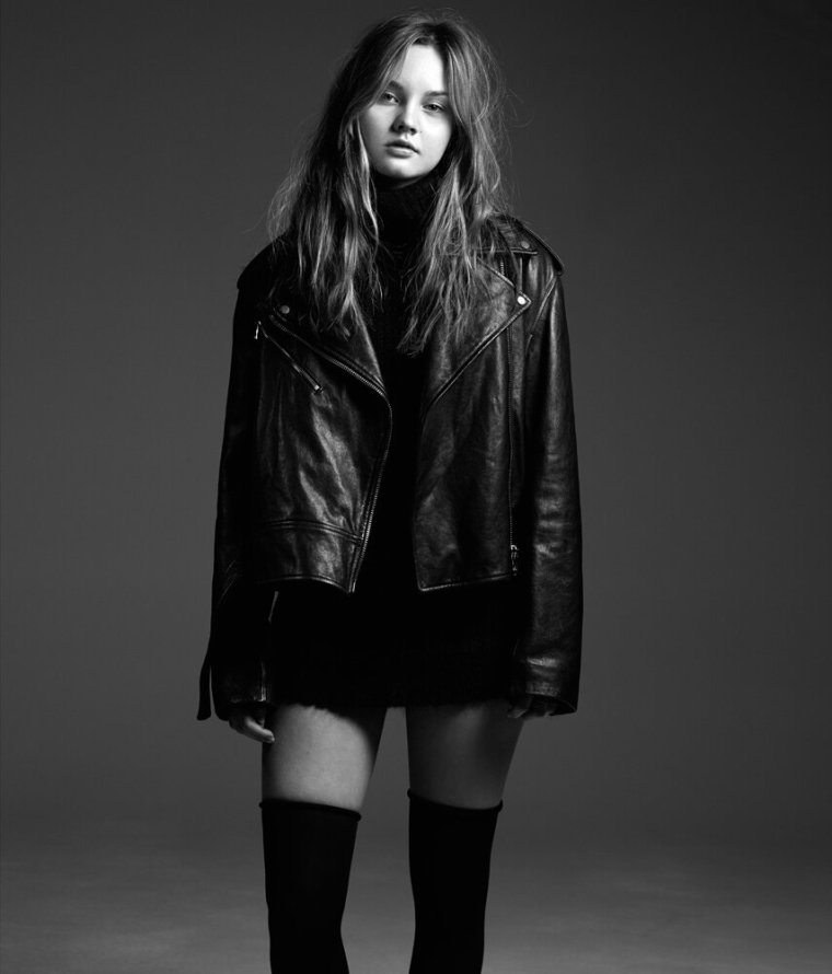 Лиана Либерато в кожаных штанах