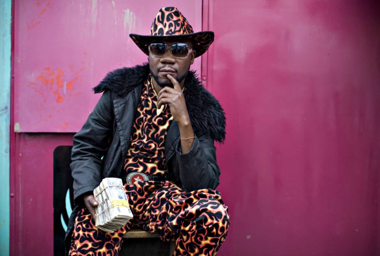 Снуп дог в черной шубе