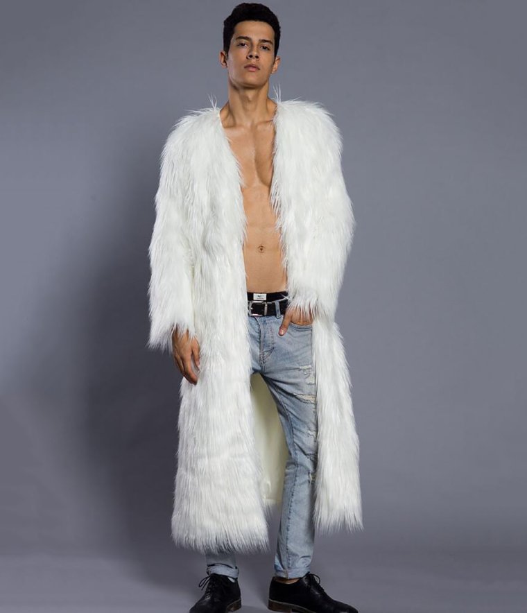 Роузи Хантингтон-Уайтли в шубе