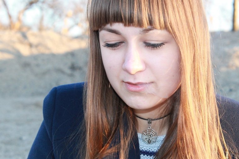 Колхозная челка женская