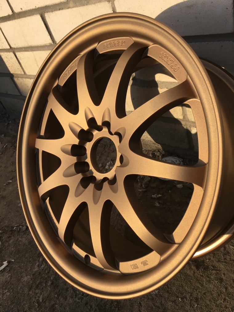 Бронзовый цвет дисков авто