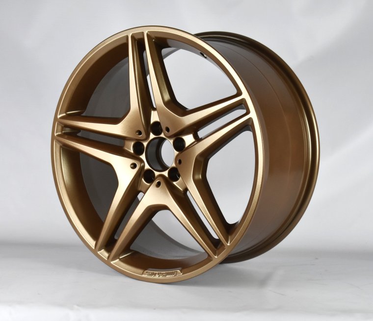 Диски бронза на белой машине