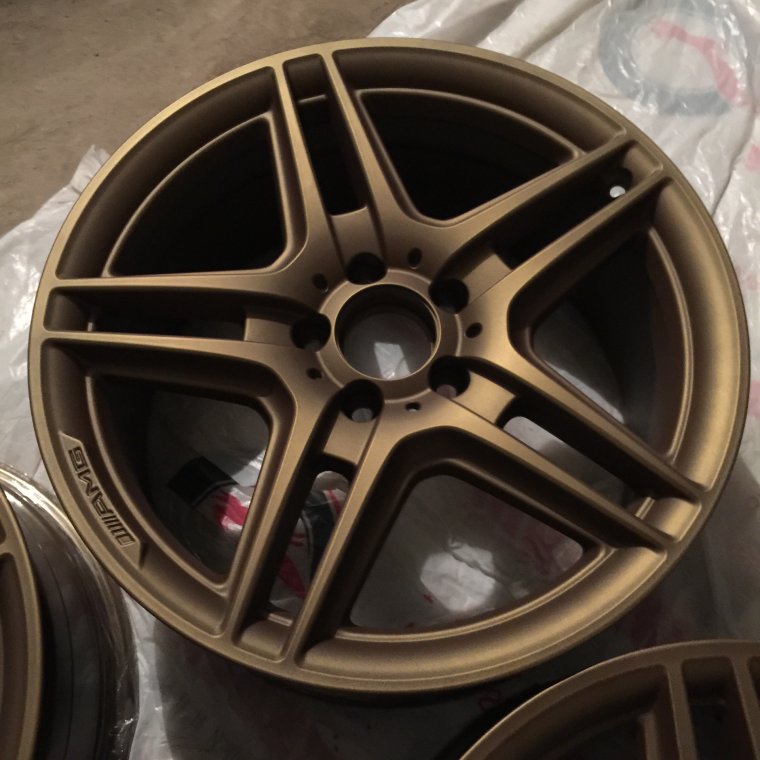 Диски цвета шоколад