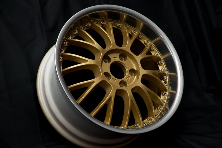 Литье бронзового цвета