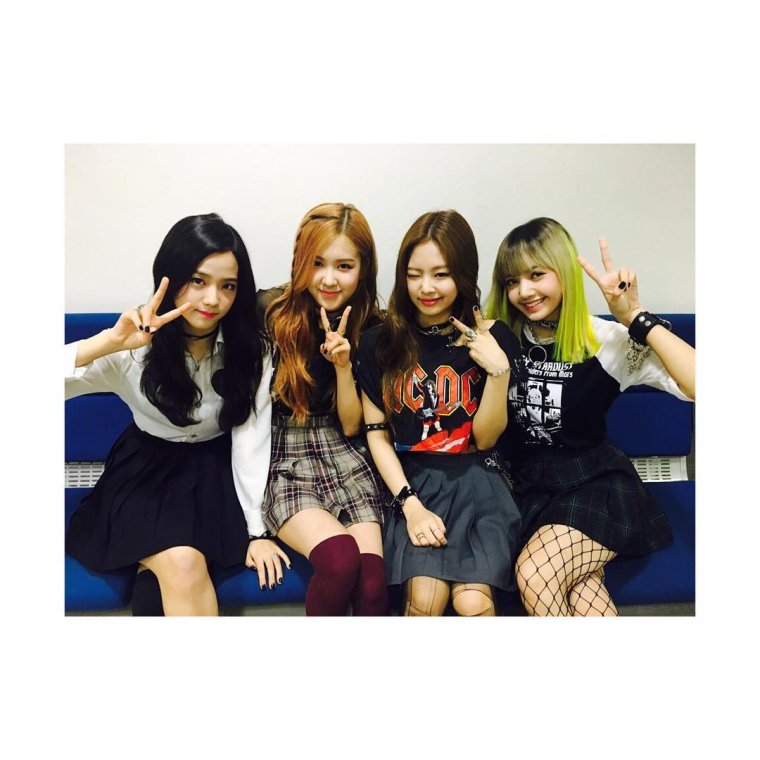 Группа BLACKPINK