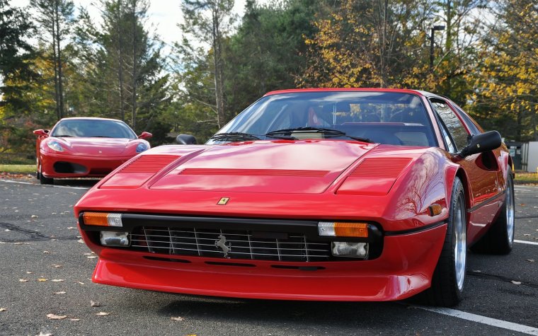 Машина с открывающимися фарами