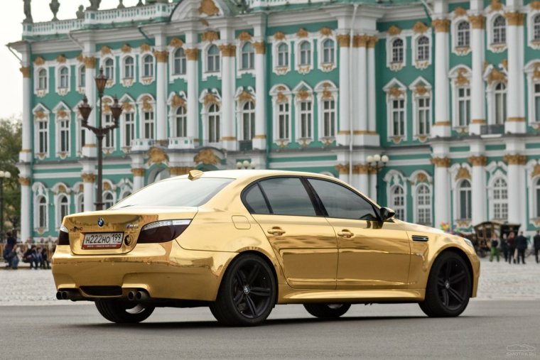 BMW m5 e60 Золотая