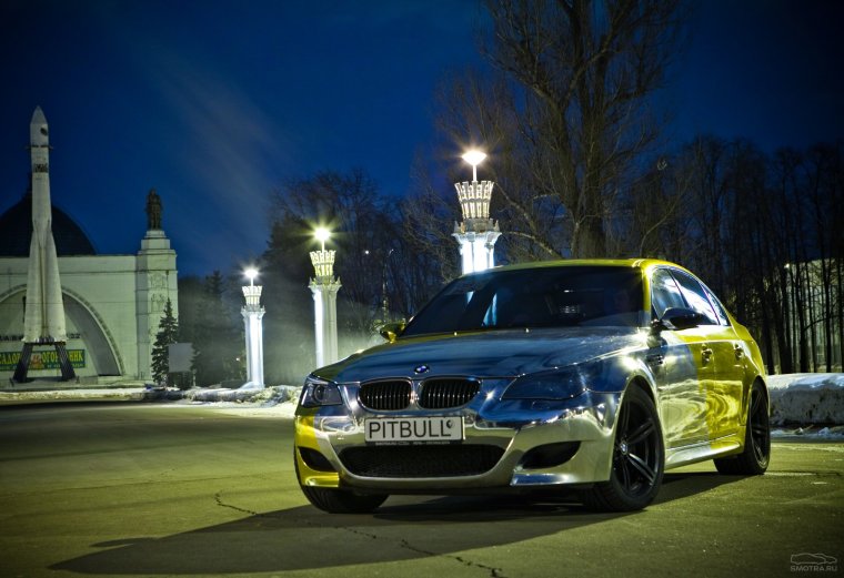 BMW m5 e60 Золотая