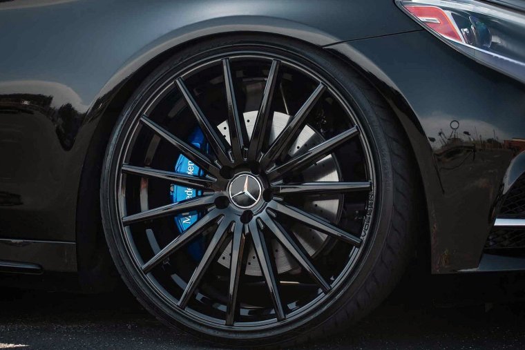 Лексус is на дисках r20