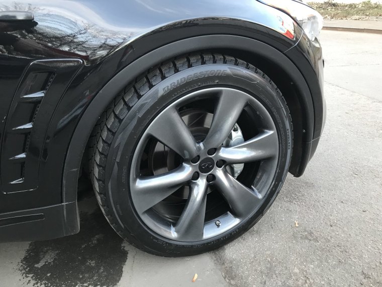 Черная Mazda 3 BK на дисках графит