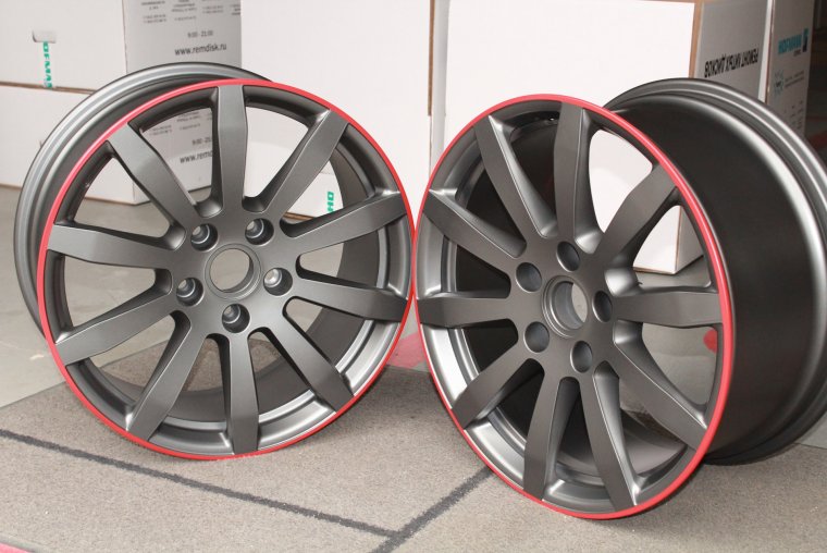 Диски графит на черном Лексусе