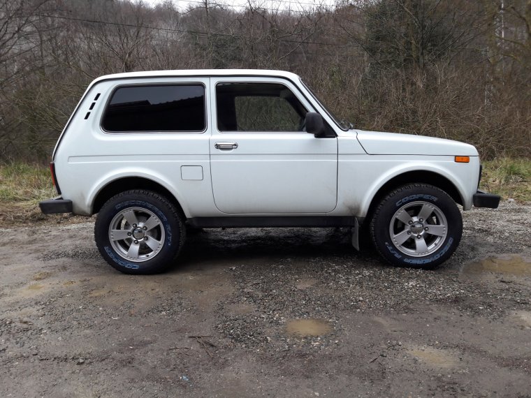 215/70 R16 на ниву