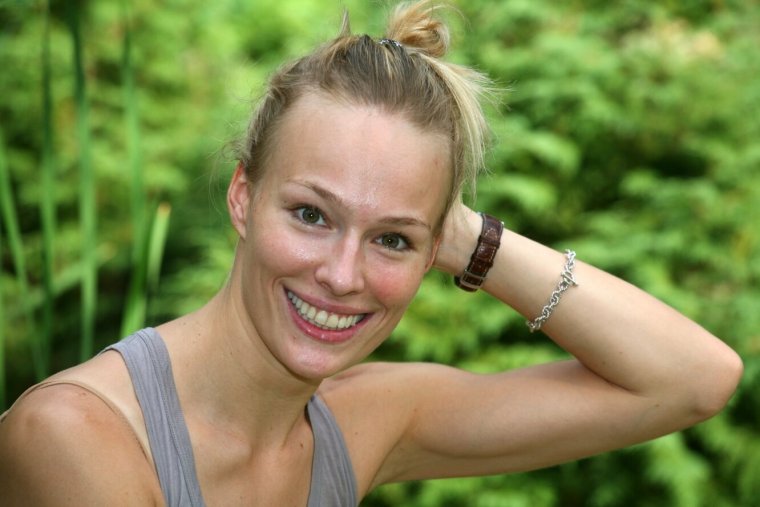 Элизабет «Лиз» МАККЛЭРНОН