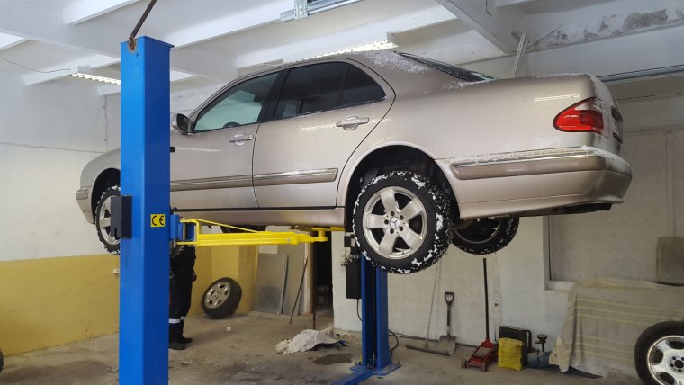 Ауди а7 на подъемнике