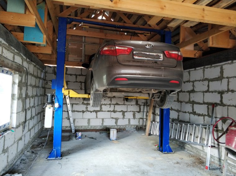 Мазда 6 на подъемнике