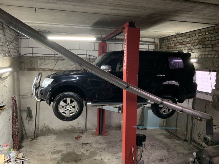 Гараж под автомобильный подъемник