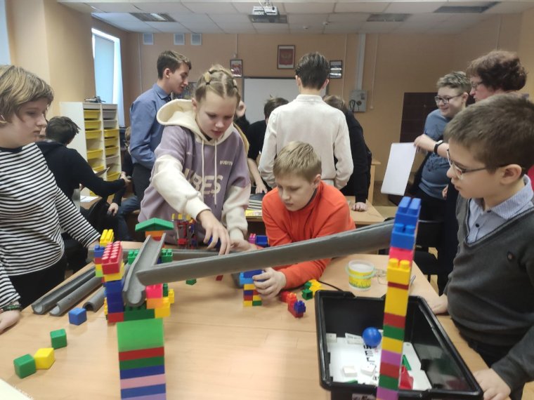 Машина Голдберга в мультфильмах