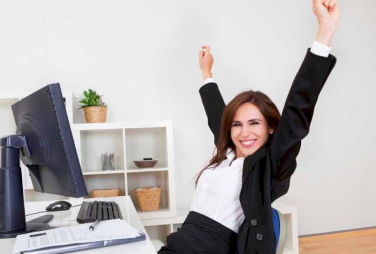 Сотрудник женщина с короной