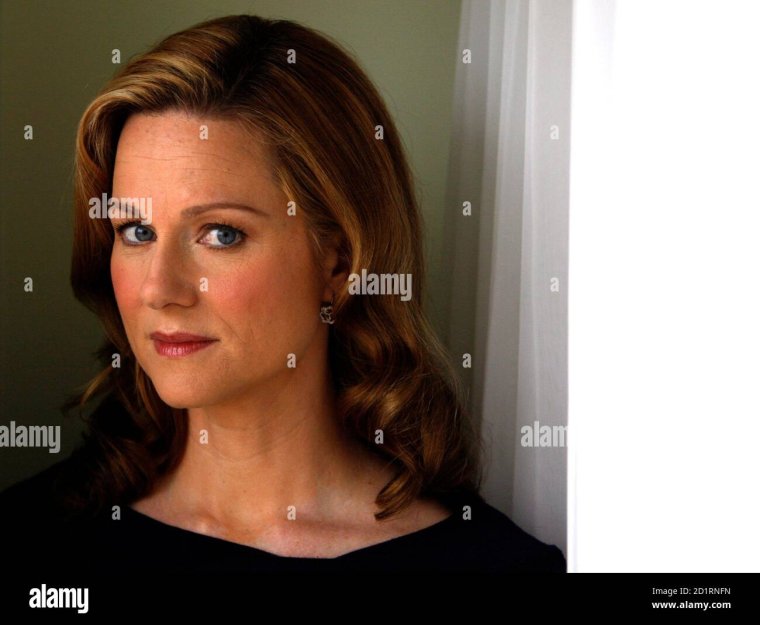 Лора Линни feet