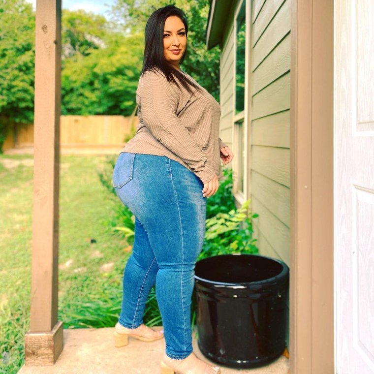 София Роуз модель плюс сайз