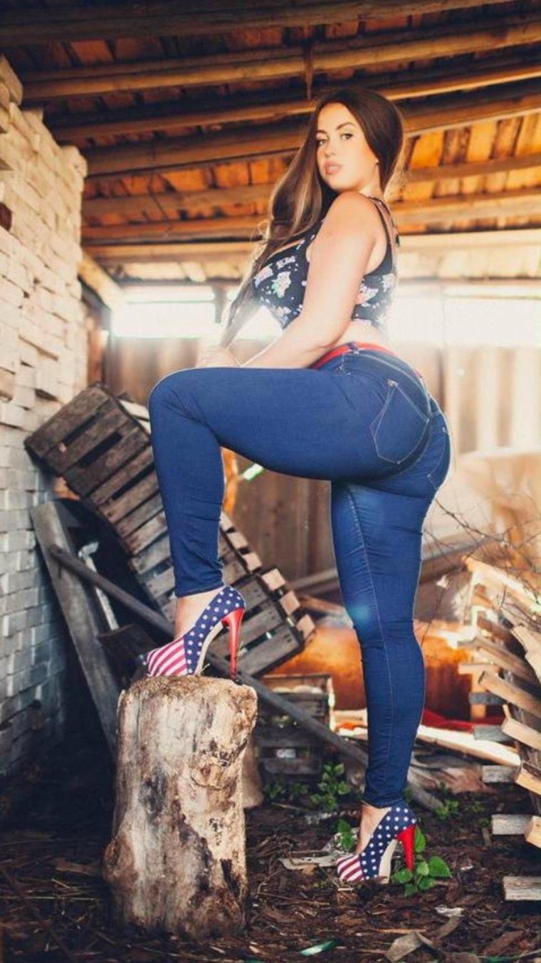 Виктория Манас плюс сайз