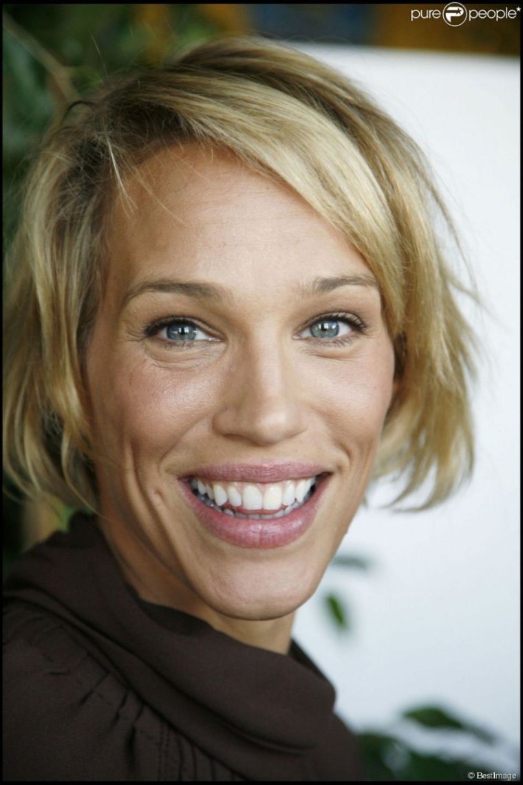 Эмма сьоберг feet