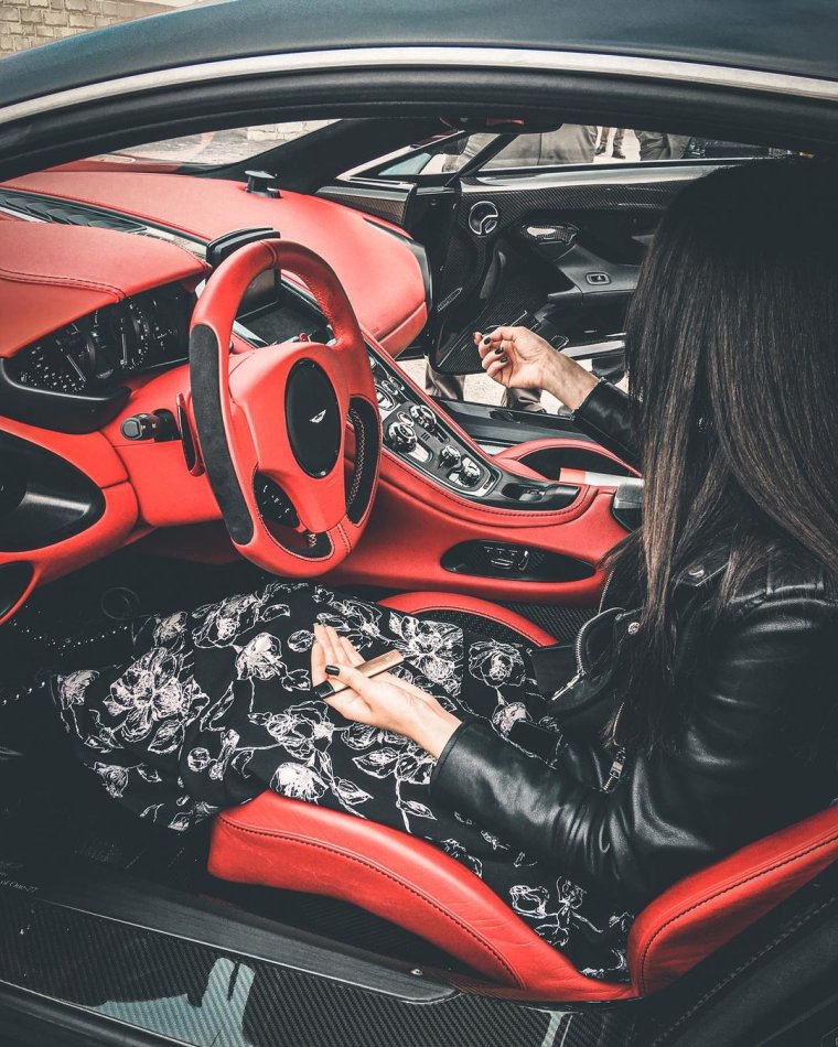 Моника помощница Давидыча