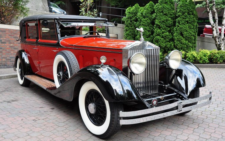 Машина с цветами