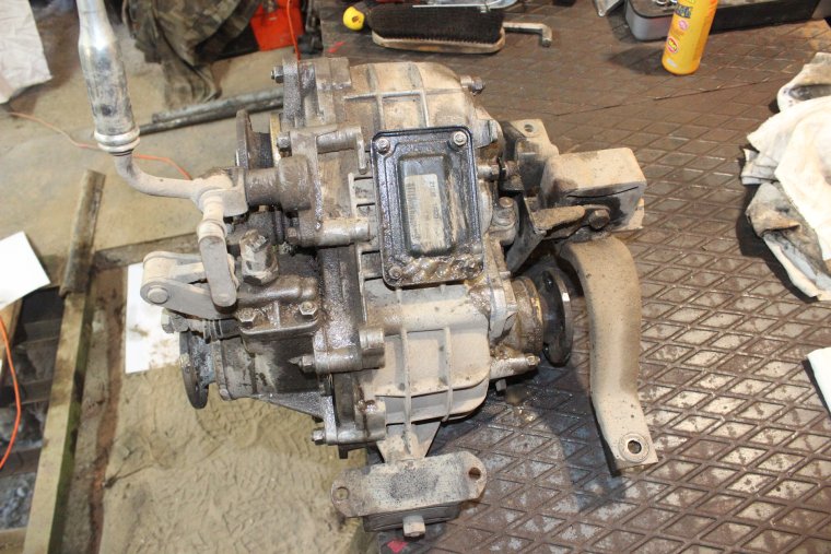 Крепление раздаточной коробки Нива 2123