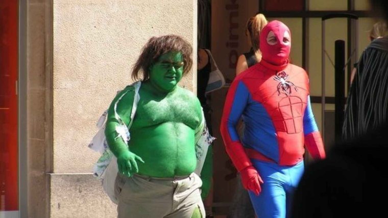 Смешной костюм человека паука