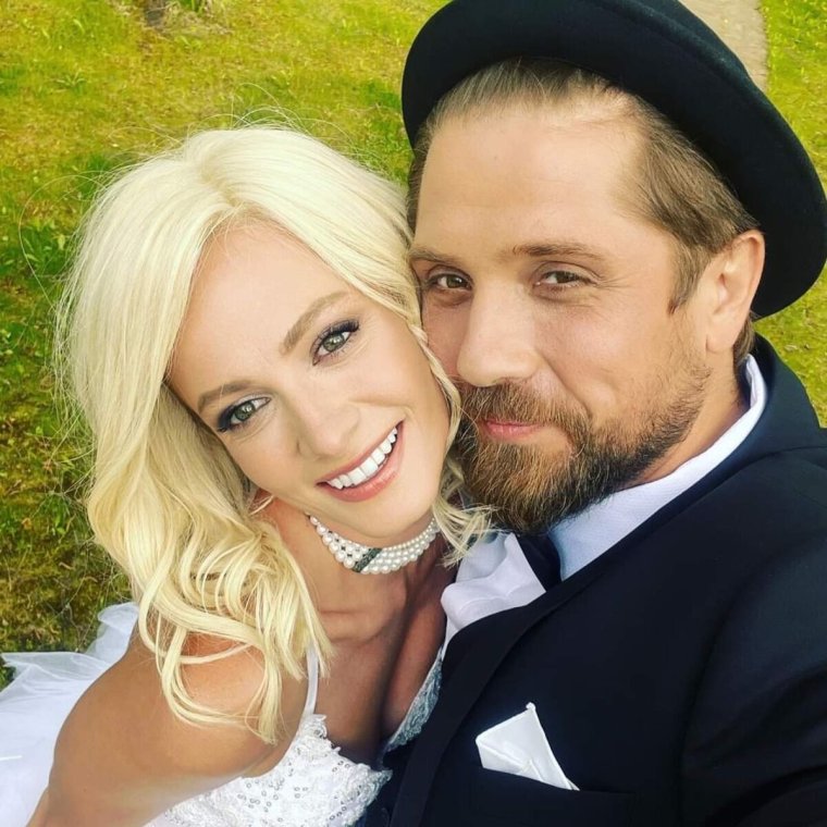 Полина Максимова в лосинах