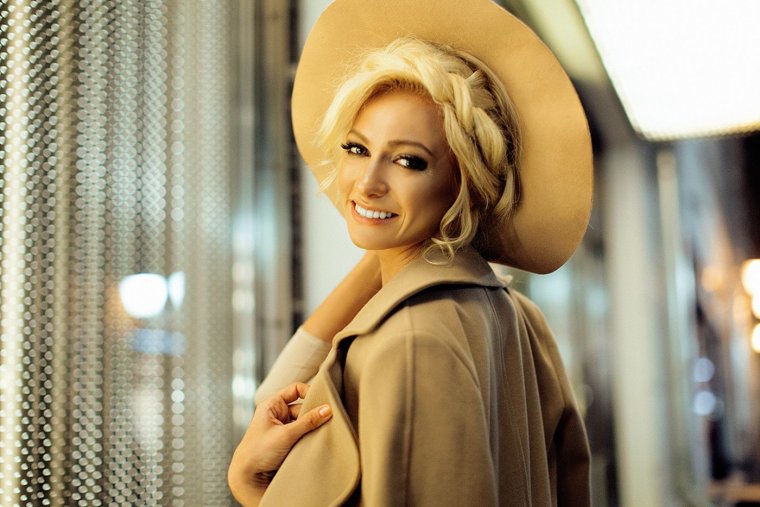 Полина Максимова в шапке