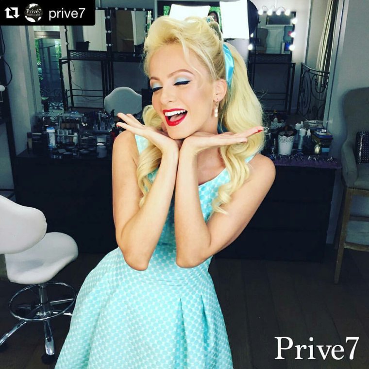 Полина Максимова в купальнике